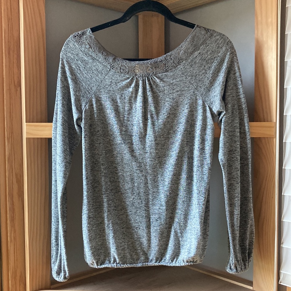 Small gray blouse - Picture 3 of 3